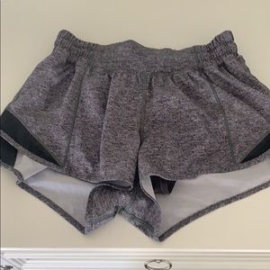Lululemon hotty hot shorts 2.5 inch